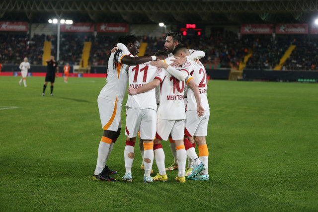 Galatasaray Ve Okan Buruk Tarihi Başarının Eşiğinde! - Galatasaray ...