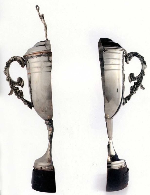 Gençlerbirliği ile Ankaragücü arasında 1 Şubat 1959’da oynanan karşılaşmada tarafların berabere kalmaları üzerine hakem Ziya Ozan’ın kararıyla ikiye bölünen kupa.