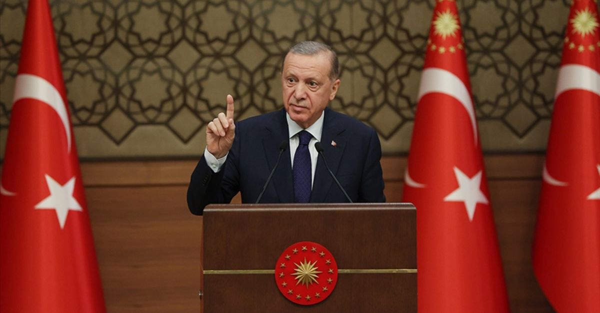 Tevrat’a karşı koruma kararı alanlar Kur’an’a karşı terbiyesizliklerini ortaya koyuyorlar