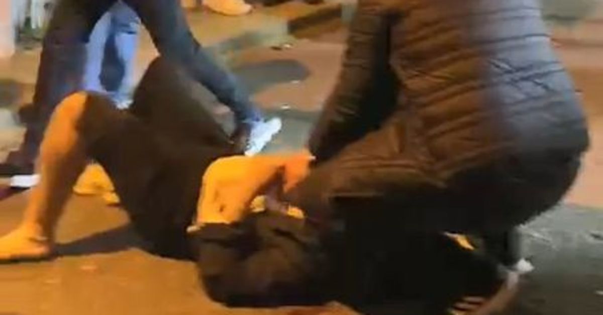İstanbul Çekmeköy’de minibüsün asker eğlencesi yapanlara çarpması sonucu 1 kişi öldü, 3 kişi yaralandı!