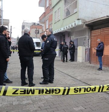 Batman, tüyler ürperten şüpheli bir ölüme tanık oldu. Kentte 7 yaşındaki bir kız çocuğunun cansız bedeni kömürlükte bulundu. Olayla ilgili baba, otogarda İstanbul