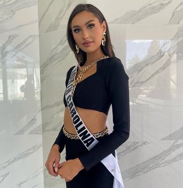 Miss ABD yarışmasında birinci olan R