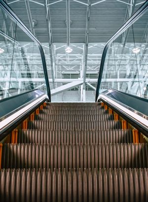 Yürüyen merdivenlerin kenarındaki fırçalar bakın ne işe yarıyor?