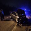 Ehliyetsiz sürücü duvara çarptı! 4 yaralı