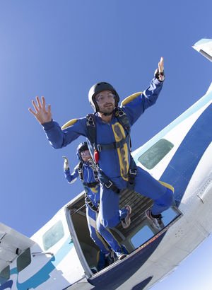 Yolcu uçaklarında neden paraşüt bulundurulmuyor? Bu bir güvenlik açığı mı?