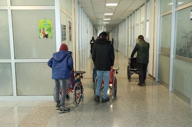Van'da 12 engelliye tekerlekli sandalye desteği