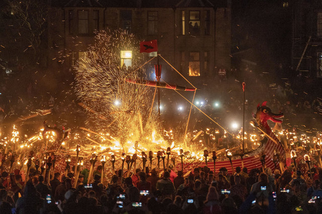 İskoçya'da geleneksel Viking Festivali düzenlendi