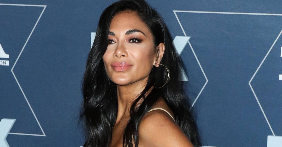 Nicole Scherzinger: Bacaklarımı kapatmak için pantolon giyerdim