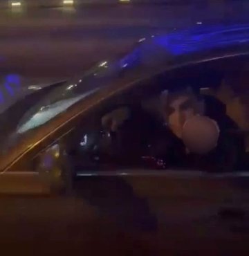 Trafikte neredeyse her gün rastlanan ambulanslara yönelik magandalıklara bir yenisi daha eklendi. Bu kez de İstanbul Bakırköy