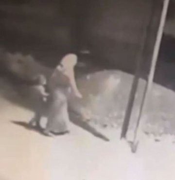 Küçük kızın ölüme yolculuğu! Annesi boş arazide boğarak öldürdü
