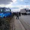 Kamyon minibüse çarptı: 7 yaralı