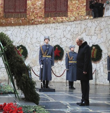 Rusya Devlet Başkanı Vladimir Putin, Stalingrad Muharebesi zaferinin 80. yıl dönümünde yaptığı açıklamada, Ukrayna savaşını Sovyetlerin Nazi Almanyası