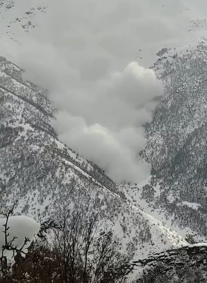 Hakkari'de korkulu anlar kameralar böyle yansıdı! Çığ düştü ve... - En son haberler