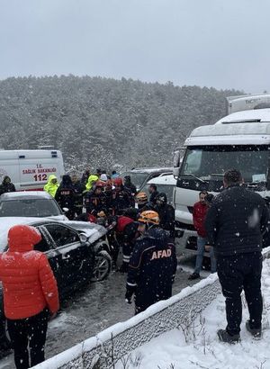 BOLU KAZA| Son dakika haberler: Bolu'da zincirleme kaza! İstanbul yönü trafiğe kapandı! - Son dakika haberleri