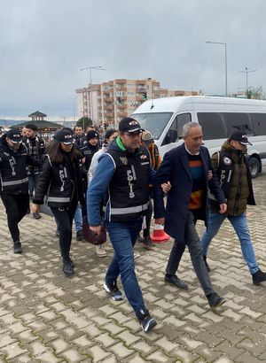Gökçeada Belediye Başkanı Ünal Çetin adliyeye sevk edildi - Güncel haberler