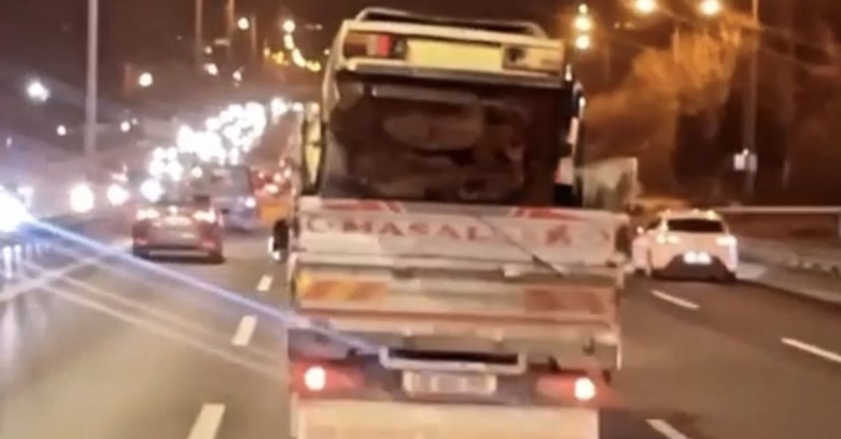 Kamyonet kasasındaki araç şaşkına çevirdi!