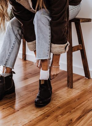 Evde giyilen ayakkabı dışarıdan gelen birçok mikrobu eve taşıyor