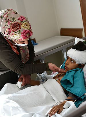 Doğuştan işitme engelli Hatice, beyin sapına yerleştirilen implantla duyacak