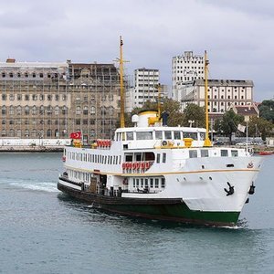 İstanbul'da vapur seferlerine lodos engeli
