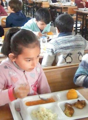 5 milyon öğrenci için ücretsiz yemek!