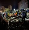 Adana Belediye Başkanı Zeydan Karalar: Biri 17 diğeri 14 katlı olmak üzere ilk belirlemelere göre 3 apartman tamamen yıkıldı. Ekipler buraya gelemiyor. Lütfen vatandaşlarımız yolları boşaltsın