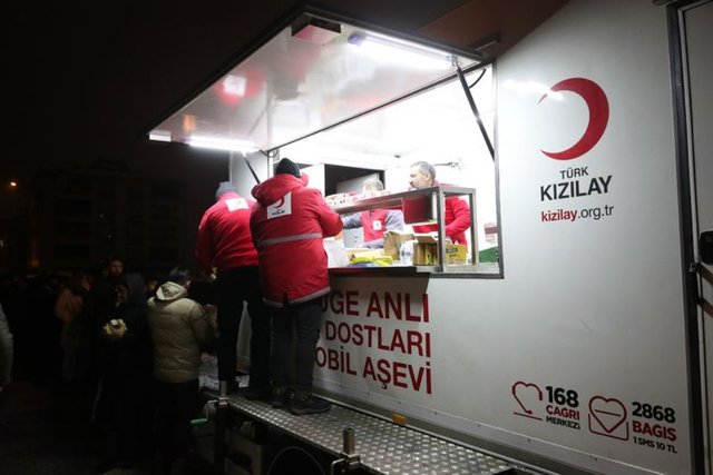 Kızılay Deprem Bölgesinde çadır Kurmaya Başladı 4975