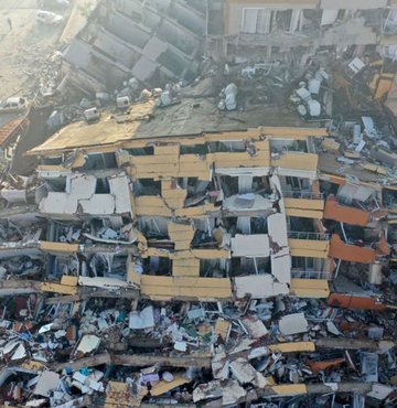 Merkez üssü Kahramanmaraş olan ve 10 ili etkileyen 7.7 ve 7.6 büyüklüğündeki iki depremin en yıkıcı sonuçlarından biri de Hatay