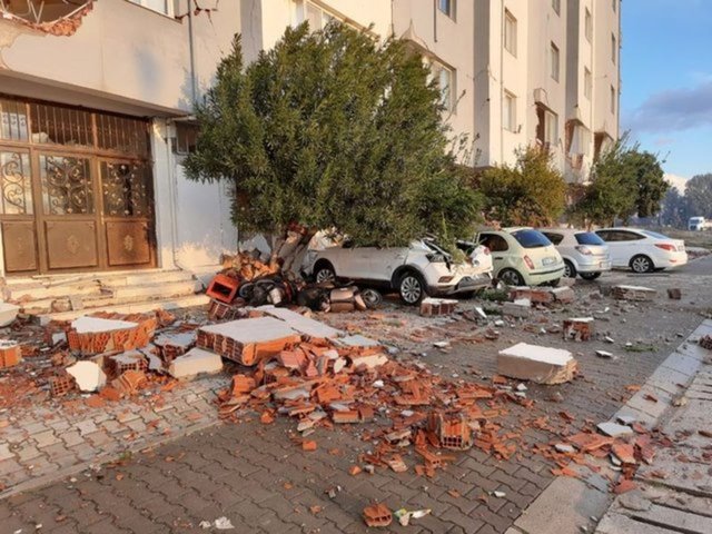 Türkiye'ye yardım gönderen/eden ülkeler: Hangi ülkeler Türkiye'ye yardım gönderdi? Depremde Türkiye'ye yardım gönderen ülkeler listesi