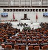 Milletvekilleri Kahramanmaraş merkezli 10 ili sarsan depremden etkilenen depremzedelere maaşlarını bağlıyor. TBMM Başkanı Mustafa Şentop 3 maaşını bağışlarken, AK Parti, CHP ve İYİ Parti
