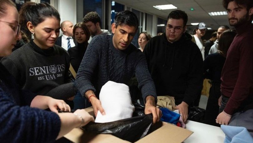 İngiltere Başbakanı Sunak depremzedeler için öğrencilerle yardım malzemesi paketledi - Deprem haberleri