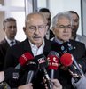CHP lideri Kemal Kılıçdaroğlu, çadır üreticilerine seslenerek, "Elinizde çadır stokunuz varsa bizim büyükşehir belediye başkanlarına ulaşın. Biz bunları satın alıp deprem bölgelerine göndereceğiz" dedi