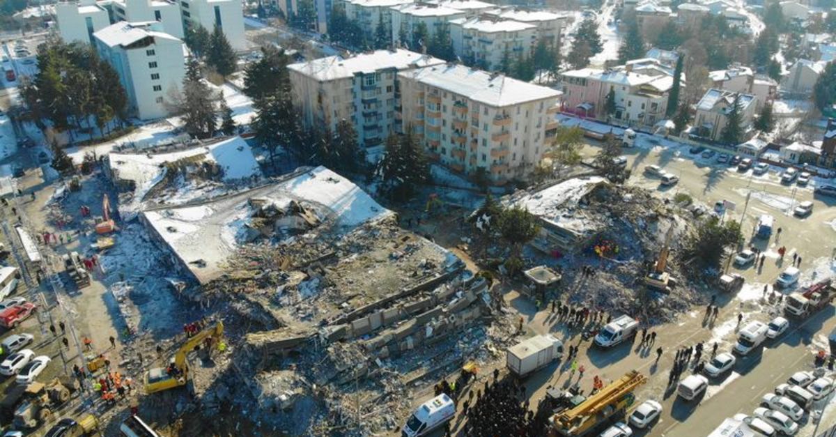 “İlk depremden kurtulan emekli öğretmen ile kızı, ikinci depremde enkaz altında kaldı