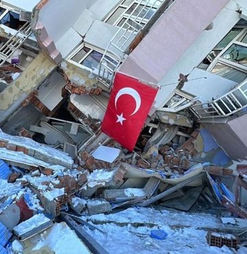 Cumhurbaşkanı Recep Tayyip Erdoğan, "Üniversiteler uzaktan eğitime geçecek yurtlar misafirhane olacak. Üniversitelerimizin tamamının KYK