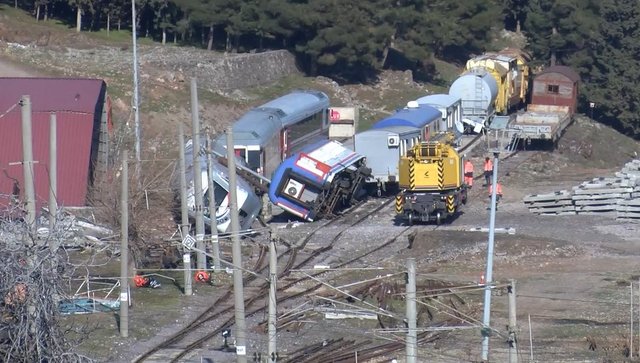 Gaziantep'te park halindeki trenler depremde devrildi