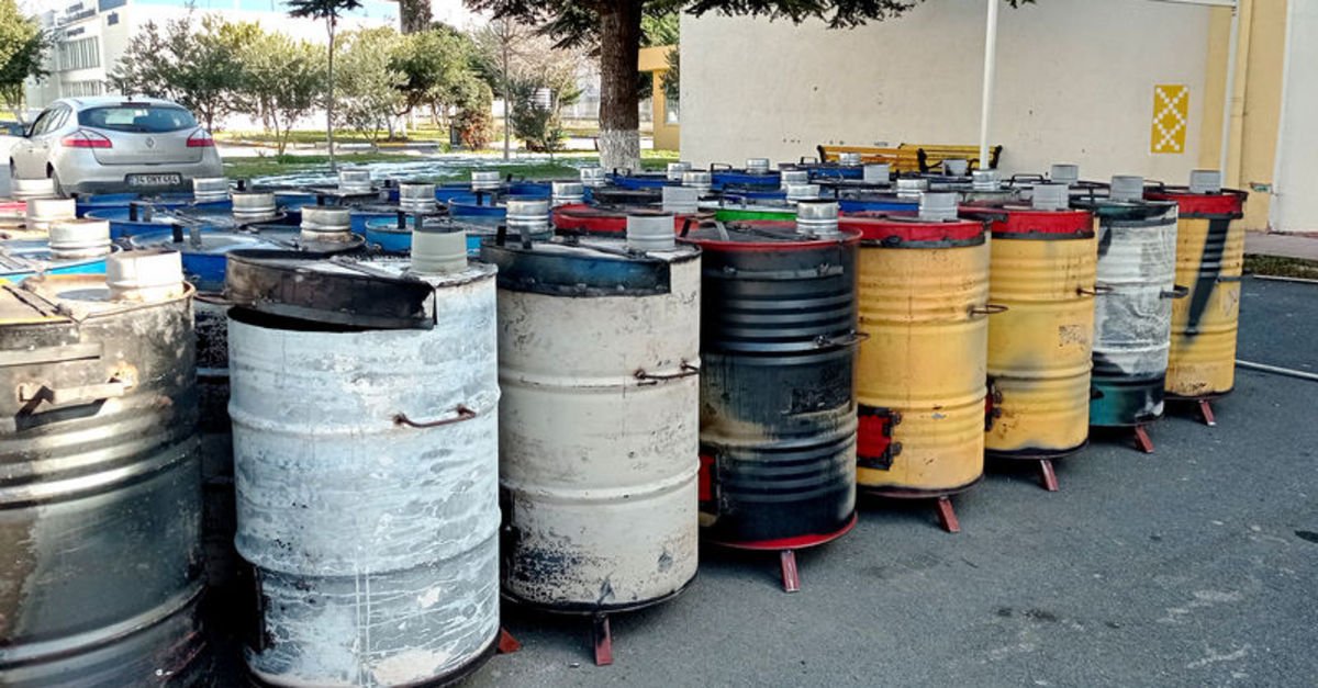 Silivri’deki meslek lisesi öğrencileri depremzedeler için soba üretiyor