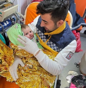 Sağlık Bakanı Koca, Kahramanmaraş merkezli depremlerin ardından arama kurtarma çalışmaları kapsamında felaketin 107