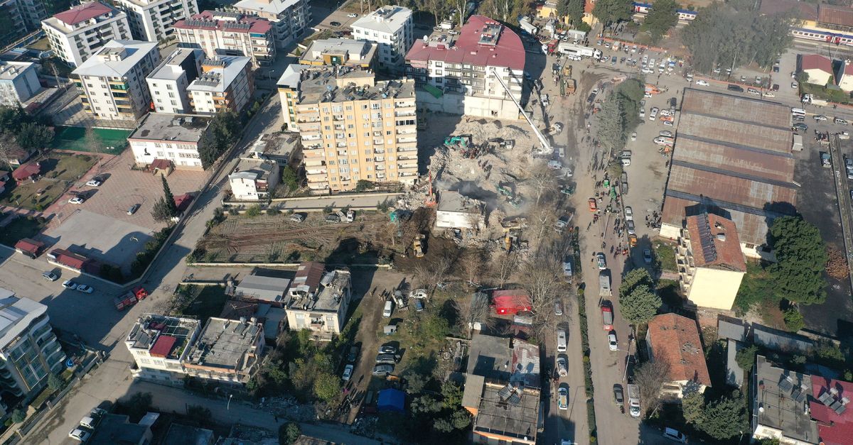 Deprem soruşturmalarında yeni gözaltı ve tutuklamalar!