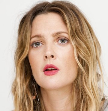 Ünlü İspanyol şef José Andrés, kurucusu olduğu World Central Kitchen ile depremzedeler için bağış topluyor. Ünlü oyuncu Drew Barrymore, Andrés’ın videosunu yayınlayarak şu ifadesini paylaştı: Eğer imkânınız varsa ve yapmaya meyilliyseniz buraya bağışta bulunun