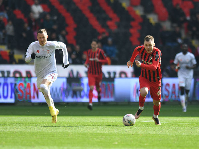 Beşiktaş, Alexandru Maxim'i sezon sonuna kadar kiraladı