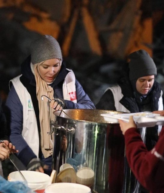 Ünlülerden depremzedelere yeni yardım; İbrahim Tatlıses, Gamze Özçelik, Barış Arduç ve Gülşen... - Magazin haberleri