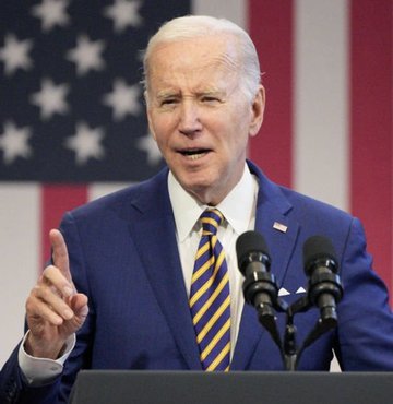 ABD Başkanı Biden, geçen hafta ABD F-16 jetlerinin düşürdüğü üç cismin ne olduklarını henüz bilmediklerini söyleyerek, "Eğer herhangi bir cisim ABD halkına tehdit oluşturursa anında indiririz" ifadelerini kullandı. Biden, "O balonu indirdiğimiz için özür dilemem" dedi.