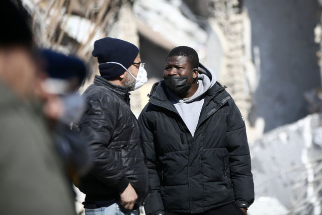 Atsu'nun yakınları umutla bekliyor: Onu sağ bulacağımıza inanıyorum