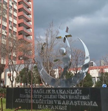 Enkazdan çıkarılan vatandaşlar, vücudundaki kırıklar ve hasarlar için ortopedi, nefroloji, yoğun bakım gibi kliniklerde tedavi görürken, sarsıntıların ruhlarında yol açtığı travmaları da psikiyatri servisi uzmanlarının desteğiyle atlatmaya çalışıyor