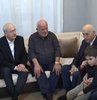 CHP Genel Başkanı Kemal Kılıçdaroğlu ve eşi Selvi Kılıçdaroğlu ile birlikte depremzede Bilgin Ailesi