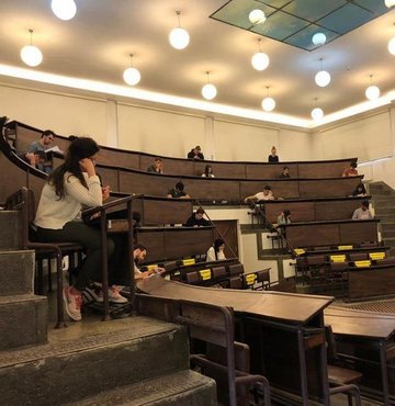 YÖK, üniversitelerde 2022-2023 bahar yarıyılı eğitim ve öğretimine ilişkin sıkça sorulan 16 soruyu yanıtladı. Bu sorular arasında, "Deprem nedeniyle sınavlara katılamamış öğrencilerin durumu ne olacak", "Bahar yarıyılında kayıt dondurma hakkından kimler faydalanabilir", "Uygulamalı eğitimler hangi programları kapsamaktadır ve bunlar nasıl verilecektir" şeklindeki sorular da yer alıyor