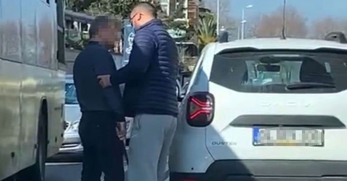 Ters yöne giren sürücü baltayla saldırdı!