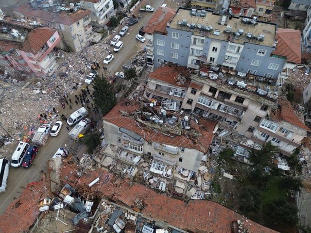 Burcu Biricik: Benim amcam değildi, gerçi ne farkeder - Son dakika deprem haberleri