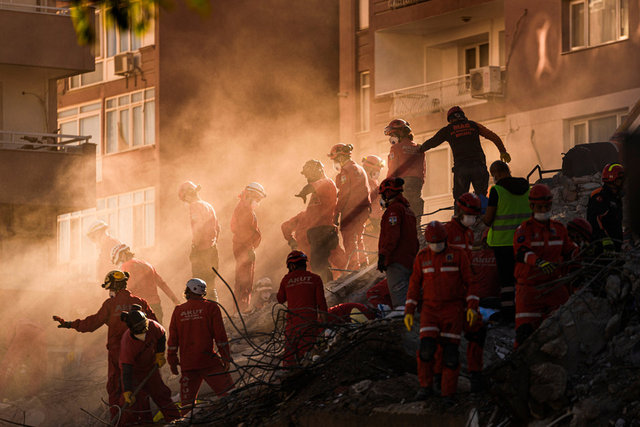 Deprem anında neden gökyüzünde ışıklar beliyor? Deprem anında gökyüzü neden aydınlanır?