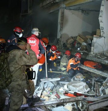 Antakya’dan yeni görüntüler! Yetkililerden uyarı!