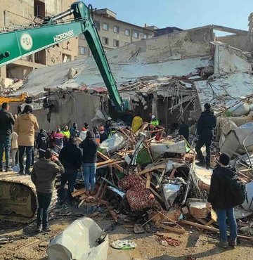 Kahramanmaraş depremlerindeki inanılmaz kurtuluşlara bir yenisi daha eklendi. Gaziantep Nurdağı